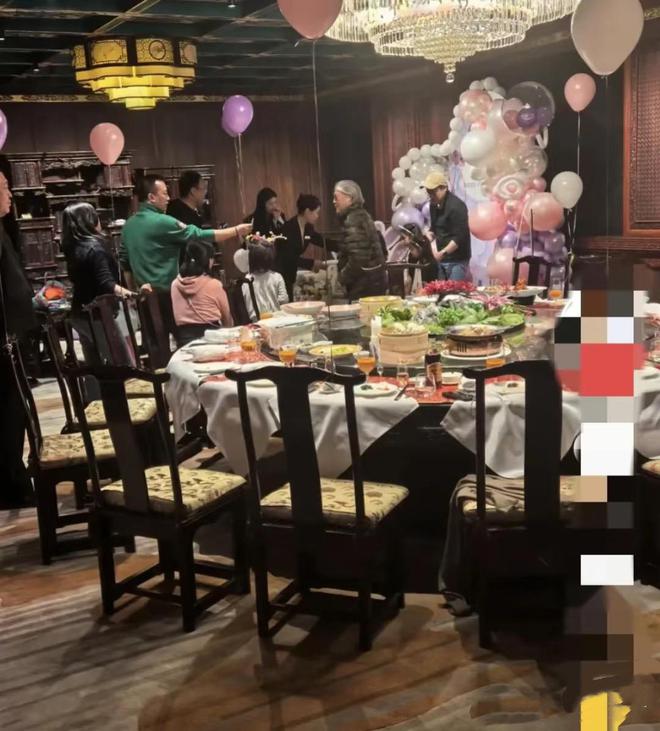 生一顿饭三千多超难约内景曝光低调奢华不朽情缘游戏网站郭晶晶凤临阁为长女庆(图8)